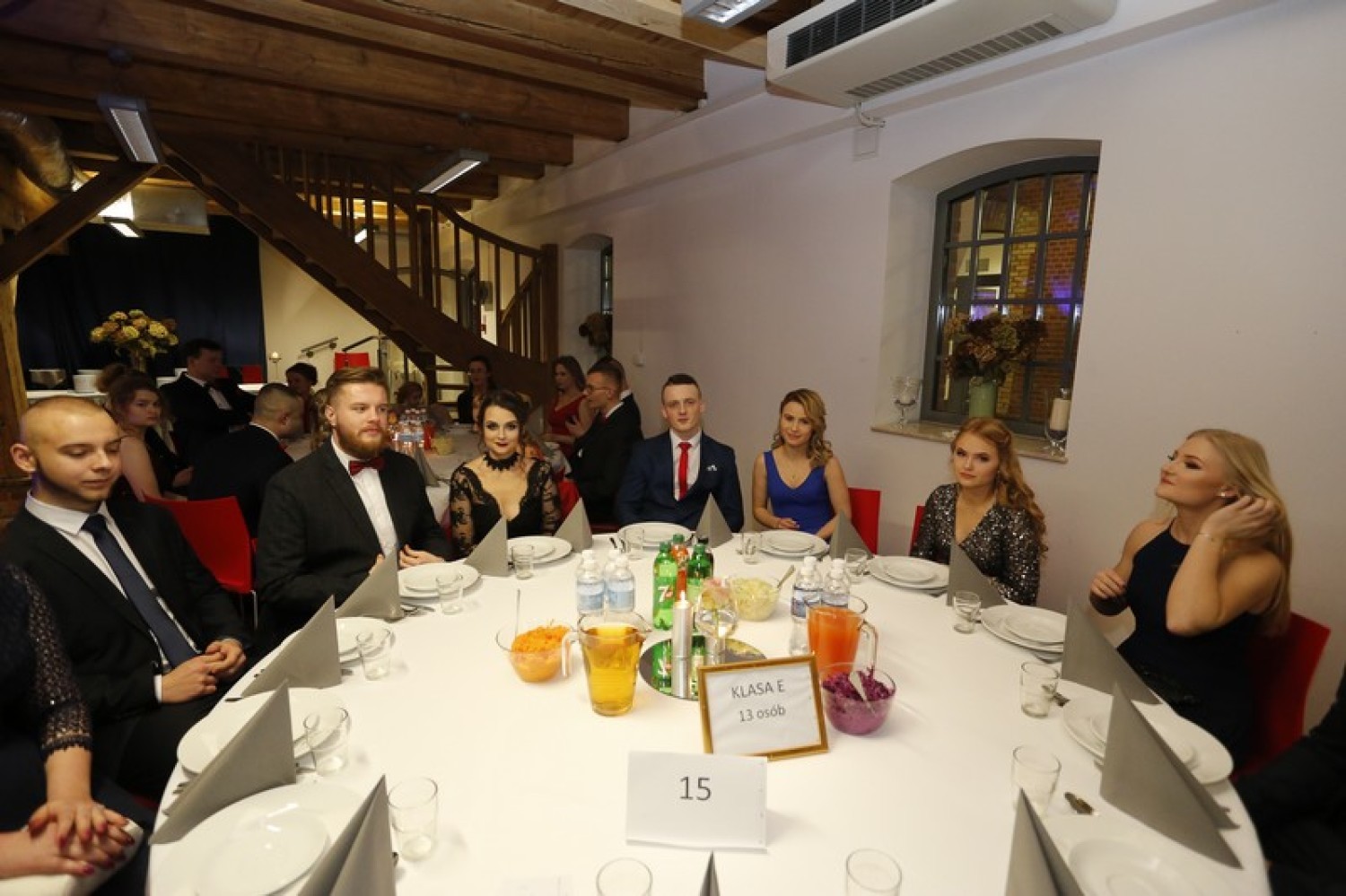 Uczniowie ostatnich klas VII LO w Toruniu swój bal maturalny mają już za sobą