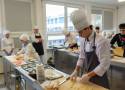 Młode talenty gastronomii w małopolskim konkursie. Zawodników oceniało 40 jurorów