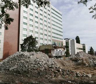 Słynny hotel przy Lotnisku Chopina przechodzi rozbiórkę. W planach nowa inwestycja