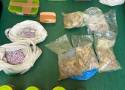 33-latek z Mokotowa zatrzymany za posiadanie nielegalnych substancji. W lodówce i walizkach ukrywał 15 kg narkotyków