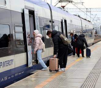 Polacy pokochali podróże pociągami. Przewozy pasażerskie najwyższe w XXI wieku