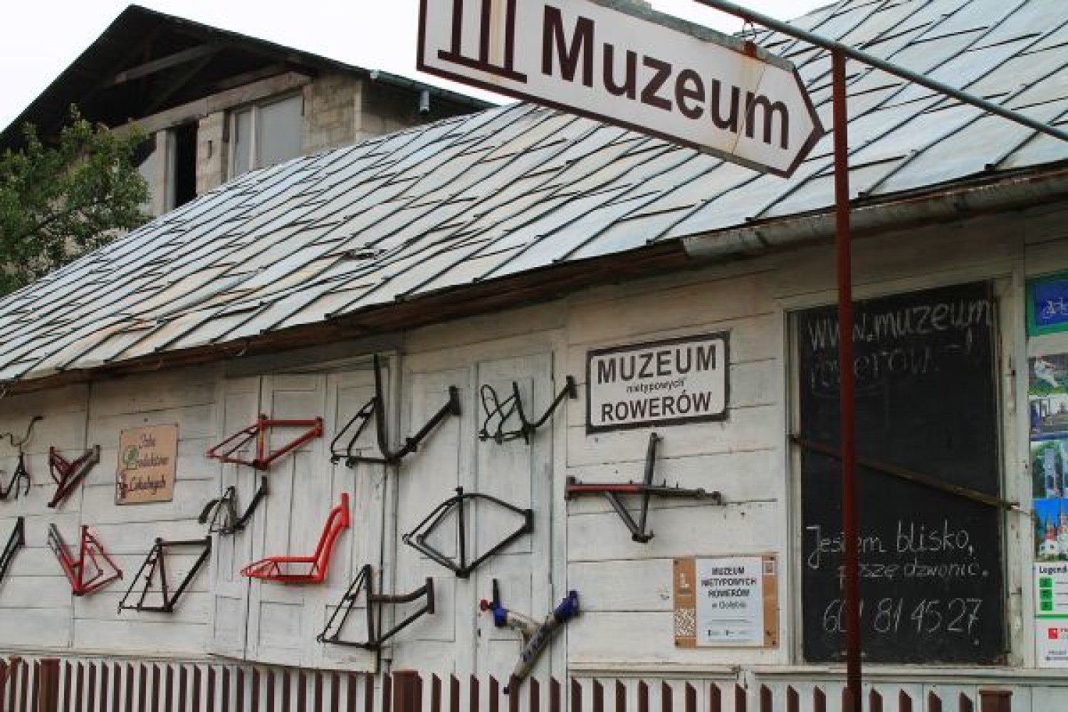 Muzeum Nietypowych Rowerów w Gołębiu (Puławy) - Muzeum istnieje od 2006 roku i jest jedynym takim miejscem w Europie
