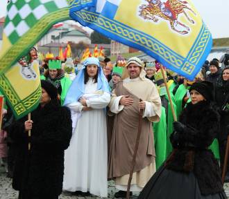  Kilka tysięcy osób przeszło ulicami Zamościa w Orszaku Trzech Króli (ZDJĘCIA)
