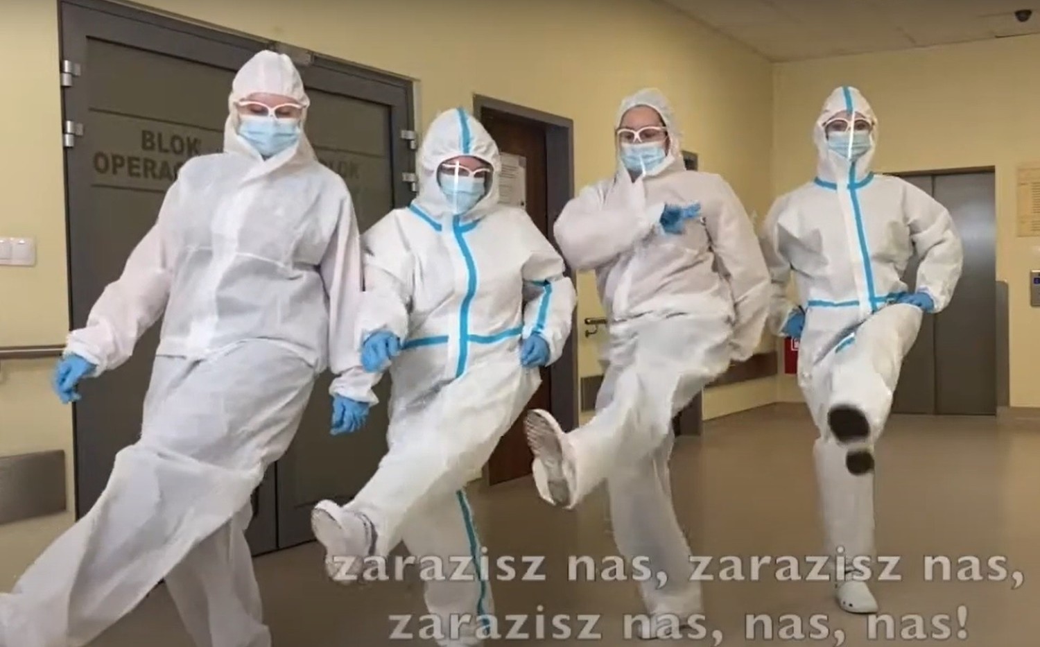 Pielęgniarki tańczą i śpiewają "Nie kłam nas"