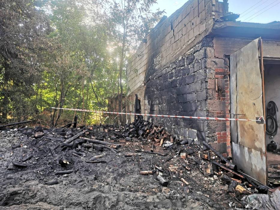Na pomoc gospodarzom ze Sroczewa! W pożarze stracili stodołę, a ogień uszkodził ich dom. Ruszyła internetowa zbiórka