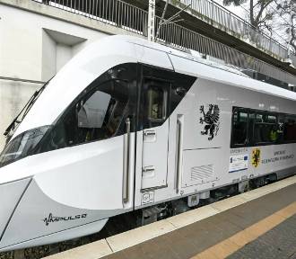 Nowy pociąg elektryczny z ponad miliardowego kontraktu samorządu wojewódzkiego