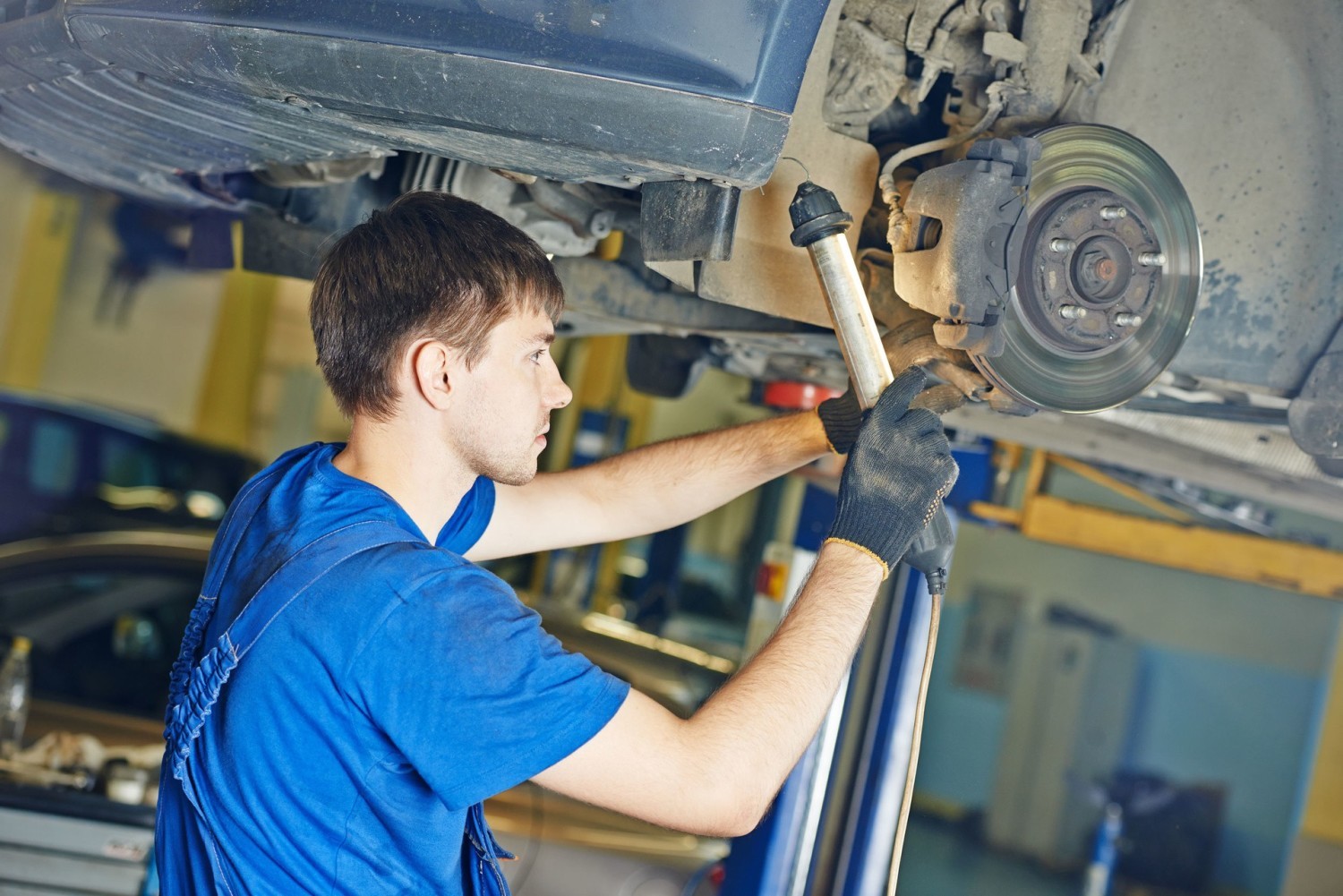 blacharze i lakiernicy samochodowi,mechanicy pojazdów samochodowych