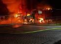 Pożar 16 ciężarówek w Osiecznicy na Dolnym Śląsku. Z ogniem walczyło 42 strażaków. To drugi pożar w tym samym miejscu