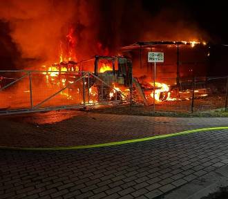 Olbrzymi pożar na Dolnym Śląsku. Spłonęło 16 ciężarówek. Tydzień temu było podobnie