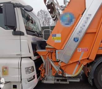 Wypadek na autostradowej obwodnicy Krakowa. Zderzyły się trzy auta ciężarowe