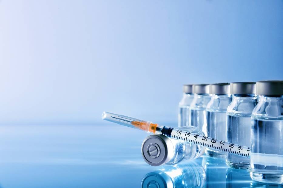 Europejska Agencja Leków (EMA) ogłosiła aktualizację listy skutków ubocznych szczepionek na Covid-19 firm AstraZeneca i Johnson&Johnson