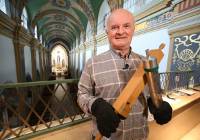 Lech Skoczylas od wielu lat stroi i naprawia zabytkowe organy kościelne