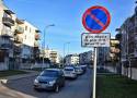 Kłopoty parkingowe mieszkańców Jagodna nie mają końca! Coraz więcej zakazów parkowania na osiedlach