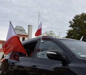 Tarnowski magistrat rozdaje mieszkańcom biało-czerwone flagi