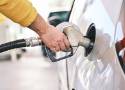 Ceny na stacjach benzynowych porażają. Paliwo będzie jeszcze droższe w wakacje? Eksperci komentują