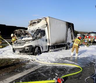 Pożar samochodu dostawczego na autostradzie A4 na wysokości Nieporaza