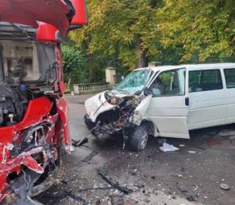 Groźne zderzenie z udziałem  samochodów z terenu powiatu szamotulskiego