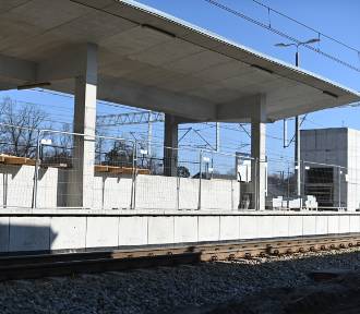 Internauci wytykają błędy podczas przebudowy przystanku kolejowego Warszawa Wawer