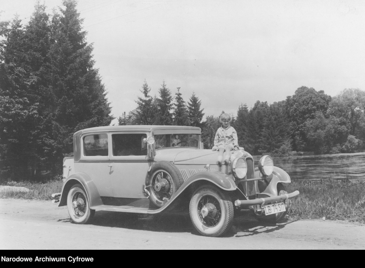 Samochód Auburn, 1930 rokAuburn to marka samochodów osobowych produkowanych w Stanach Zjednoczonych w latach 1900–1937 przez przedsiębiorstwo Auburn Automobile Company