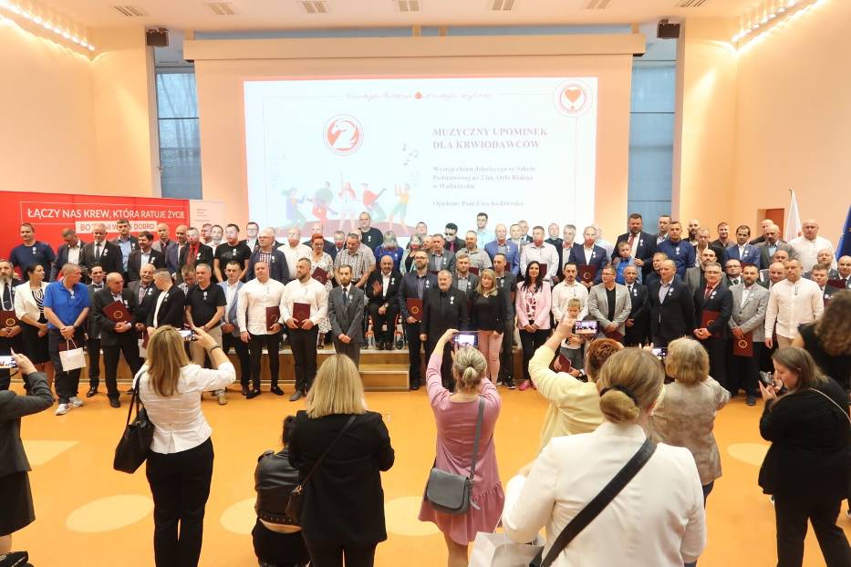 W Wałbrzychu wręczono odznaczenia dla ponad 100 krwiodawców z Dolnego Śląska. Zobaczcie zdjęcia bohaterów!