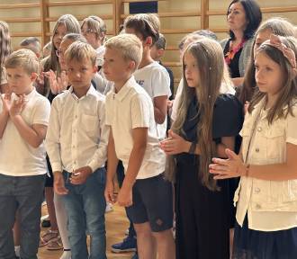 To już koniec wakacji! Uczniowie radomskiej "Dziewiątki" rozpoczęli nowy rok szkolny