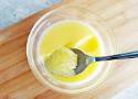Jak zrobić masło klarowane domowym sposobem? To zaskakująco proste. Wypróbuj przepis na idealny dodatek do smażenia i gotowania