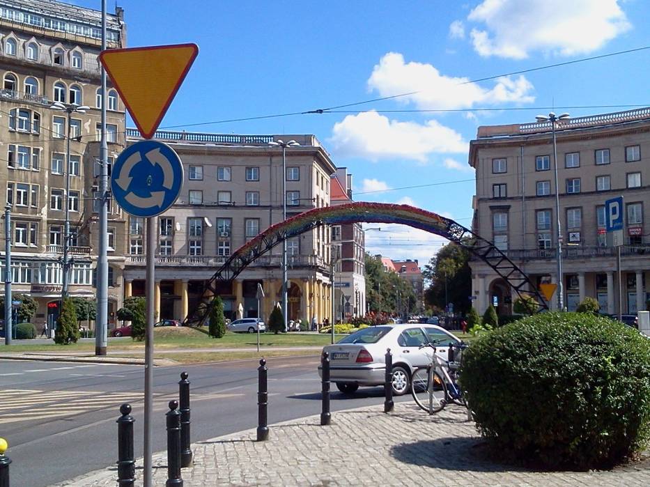 Tęcza na placu Zbawiciela w Warszawie (sierpień 2012 r