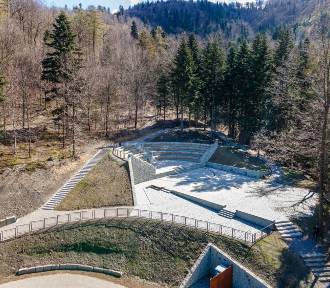 Amfiteatr w Lipniku oficjalnie otwarty. Tak prezentuje się po przebudowie - zdjęcia