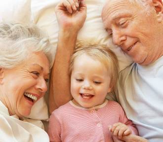 Jaki prezent na Dzień Babci i Dzień Dziadka? Spraw wyjątkowe upominki dla seniorów!
