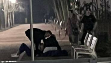 Brutalne pobicie nastolatka na skwerze w centrum Poznania! Policjanci patrolują niebezpieczny skwer Sprawiedliwych Wśród Narodów Świata