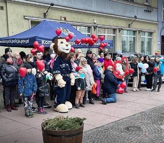 Wałbrzyscy policjanci uczestniczyli w świętowaniu Walentynek! Zdjęcia