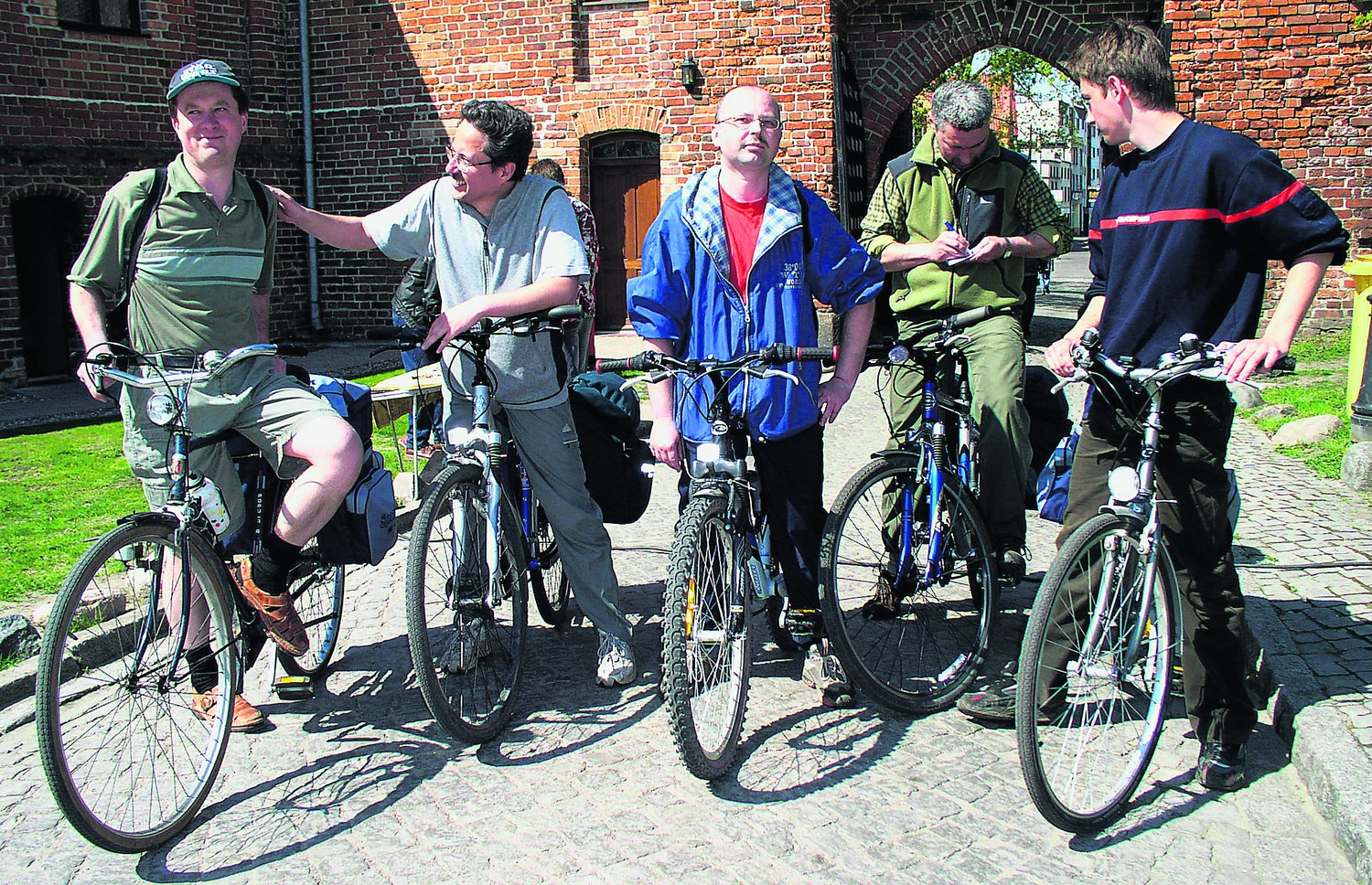 Rowerzyści zaglądają na sztumski zamek, nowym szlakiem mogliby dotrzeć do Waplewa i Dzierzgonia