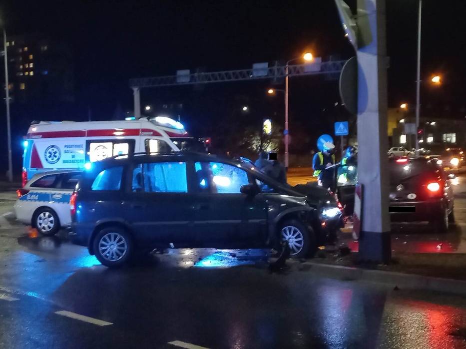 Poważny wypadek na alei Podwale w Wałbrzychu. Jedna osoba w szpitalu - zdjęcia