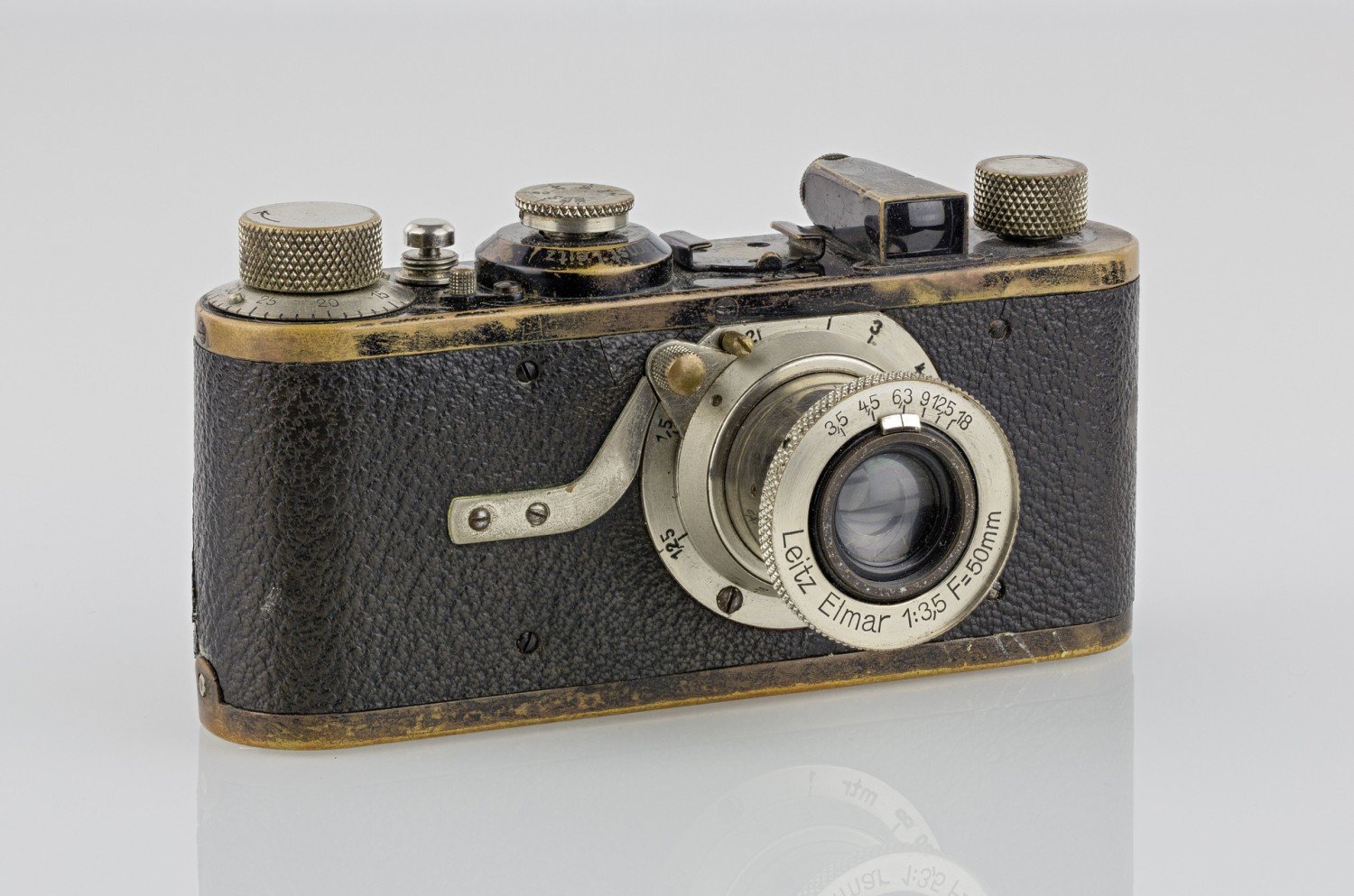 NAJDROŻSZY APARAT FOTOGRAFICZNY ŚWIATAcena: 2,16 mln USDLeica 0-Series nr 116Miano najdroższego aparatu świata Leica zyskała w 2013 roku
