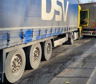 Zderzenie samochodów ciężarowych i osobowego na DK 12 w Przygłowie ZDJĘCIA