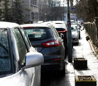 Złoty środek na rozwiązanie problemów z parkingami w Krakowie? Trwa nabór wniosków