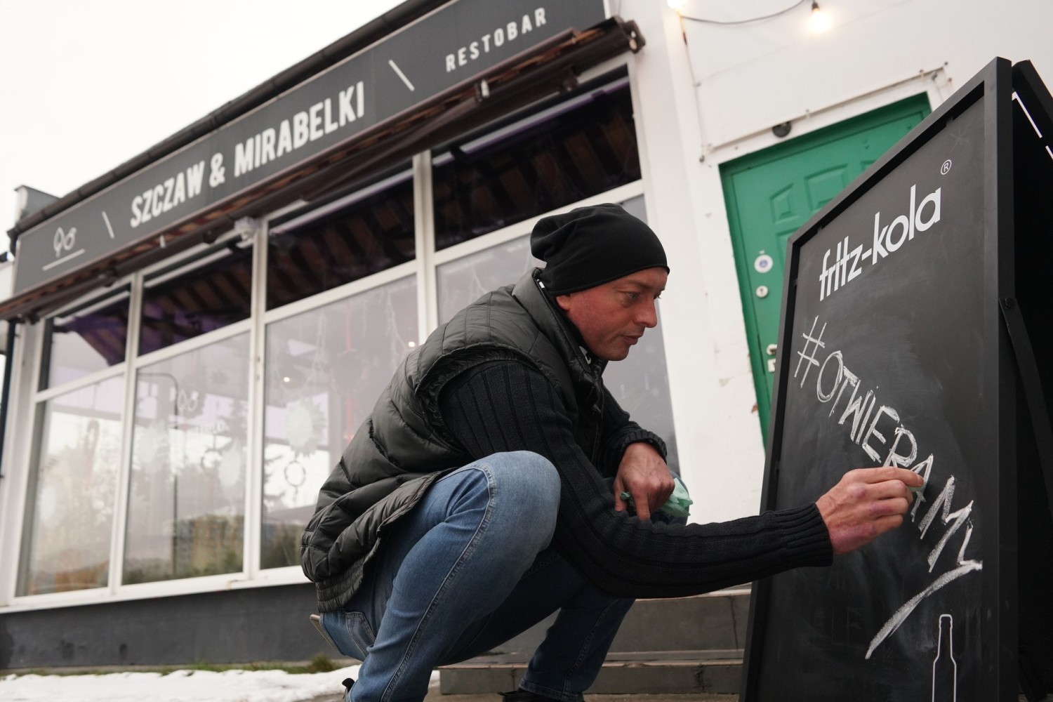 Szczaw i Mirabelki to pierwsza poznańska restauracja, która zdecydowała się otworzyć swój lokal i obsługiwać gości przy stolikach
