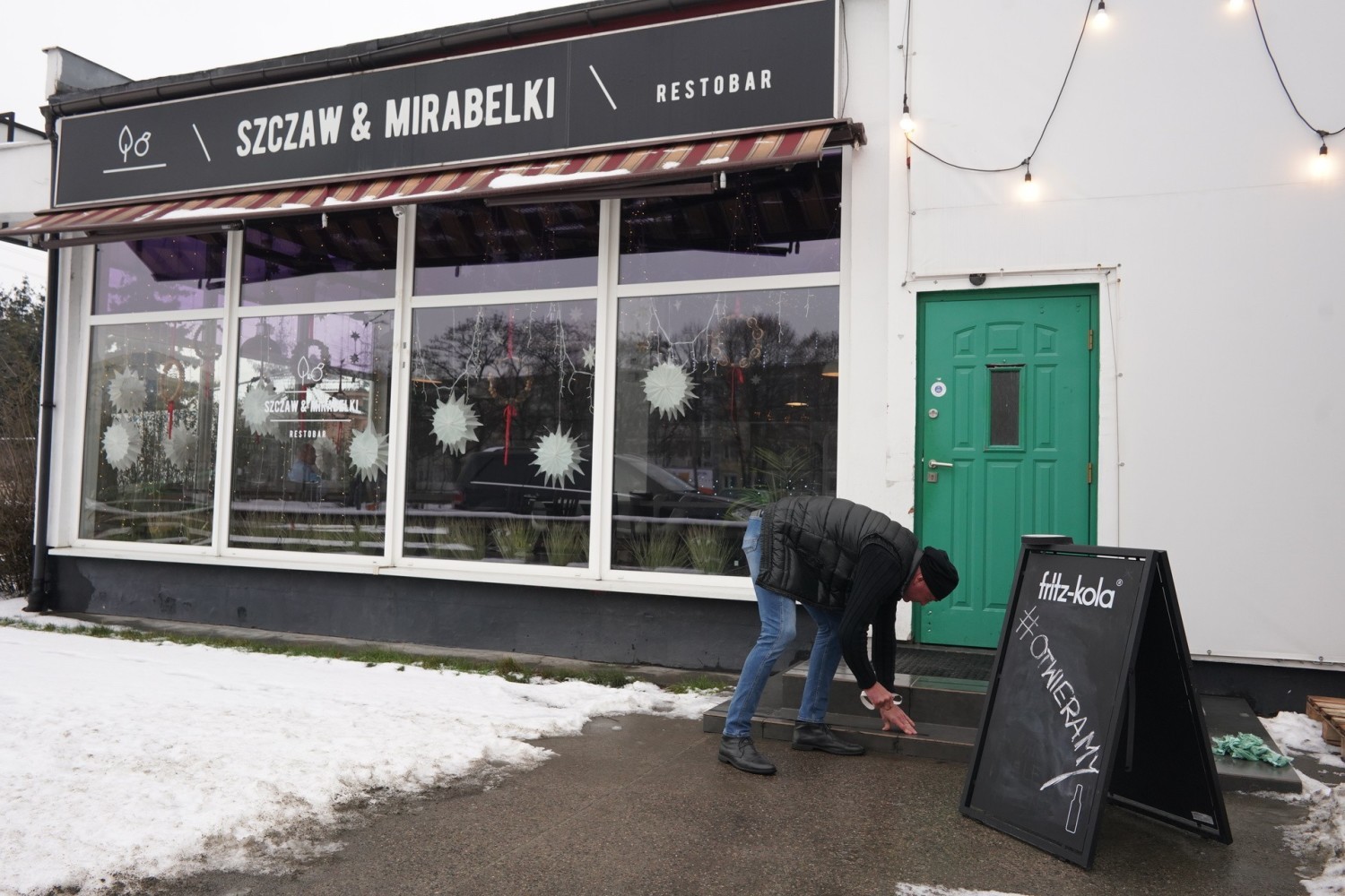 Szczaw i Mirabelki to pierwsza poznańska restauracja, która zdecydowała się otworzyć swój lokal i obsługiwać gości przy stolikach