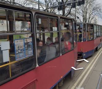 Mieszkańcy Bydgoszczy w Google Street View. "Przyłapani" w tramwajach [zdjęcia]