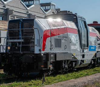 Orlen kupił pierwszą w Polsce lokomotywę wodorową. Testowy przejazd do Helu