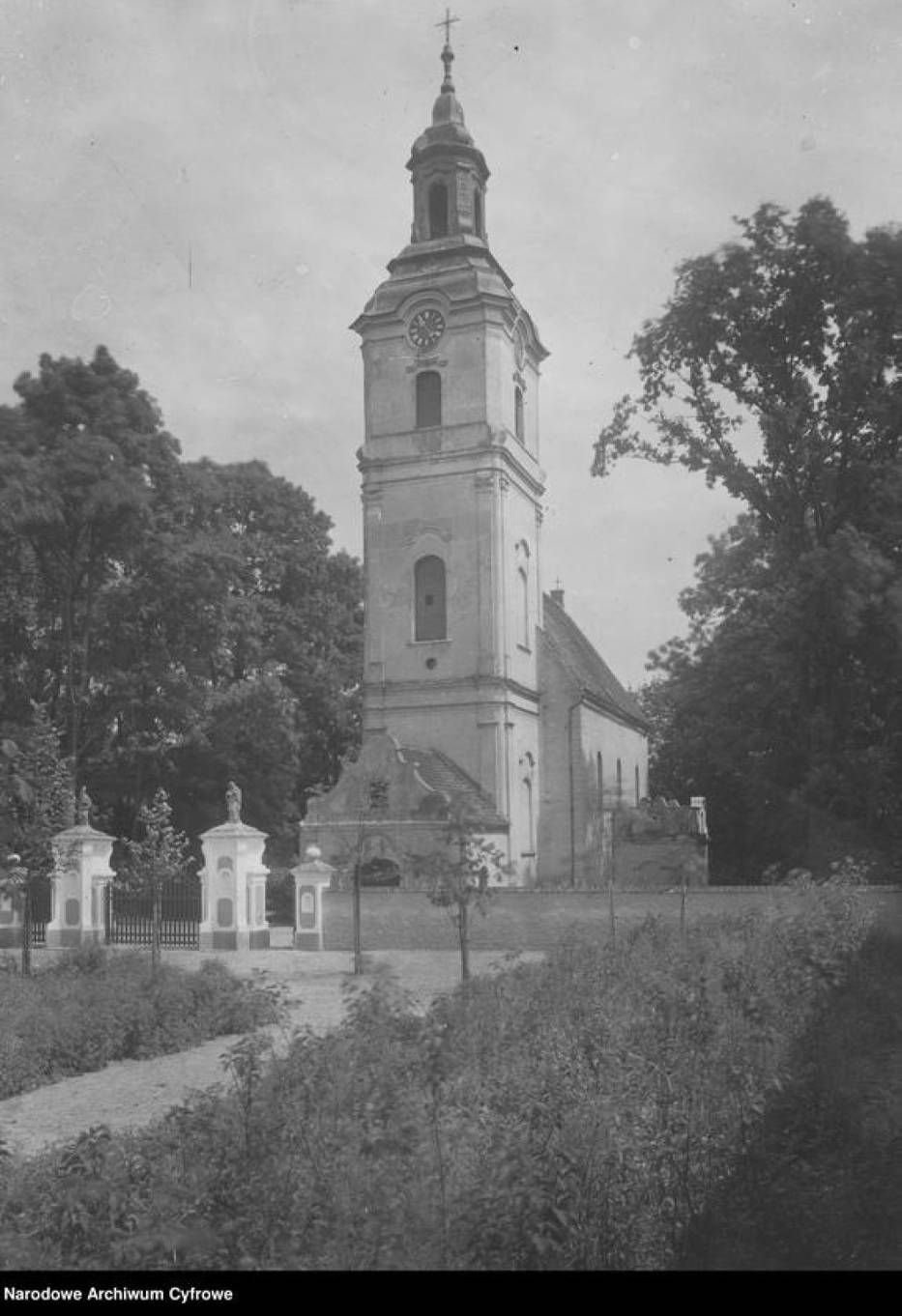 Widok zewnętrzny kościoła Wniebowzięcia Najświętszej Marii Panny, rok 1927