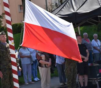 Święto Flagi RP w Sławnie z ceremoniałem wojskowym. Zdjęcia, wideo - 2 maja 2024 r.