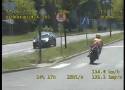 Motocyklista łamał przepisy bez prawa jazdy i ważnego przeglądu. Ścigała go policja [wideo]