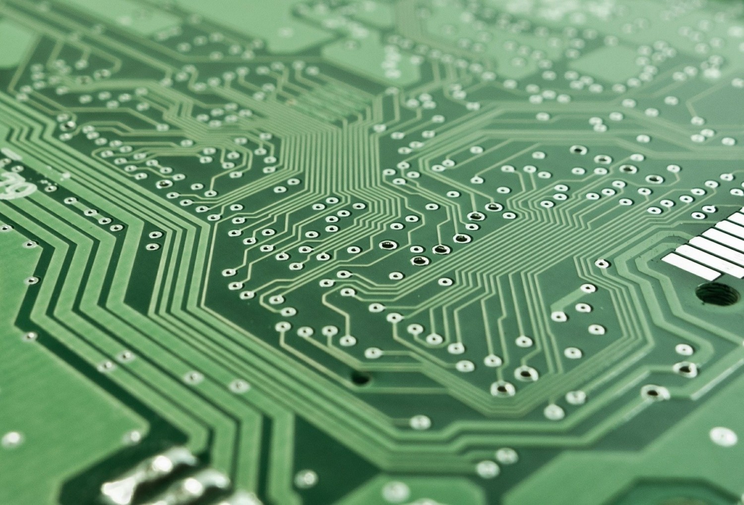 ElektronikaTrudno wyobrazić sobie dzisiejszy świat bez rozwoju technologicznego i prądu