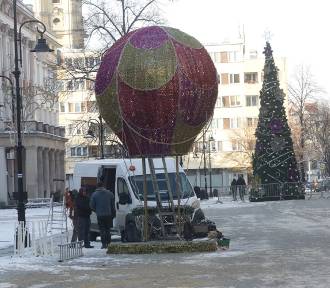 Trwa montaż oświetlenia świątecznego w Legnicy, rozbłysną w środę 6 grudnia