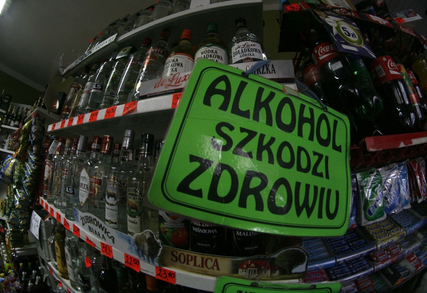 Dziecko uciekło z domu, bo matka i babka były pijane
