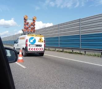 Ogromny korek na autostradzie A2 w kierunku Warszawy. Dwa wypadki i utrudnia [ZDJĘCIA]