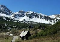 Hala Gąsienicowa w Tatrach już bez śniegu. Za to szczyty wciąż ośnieżone ZDJĘCIA