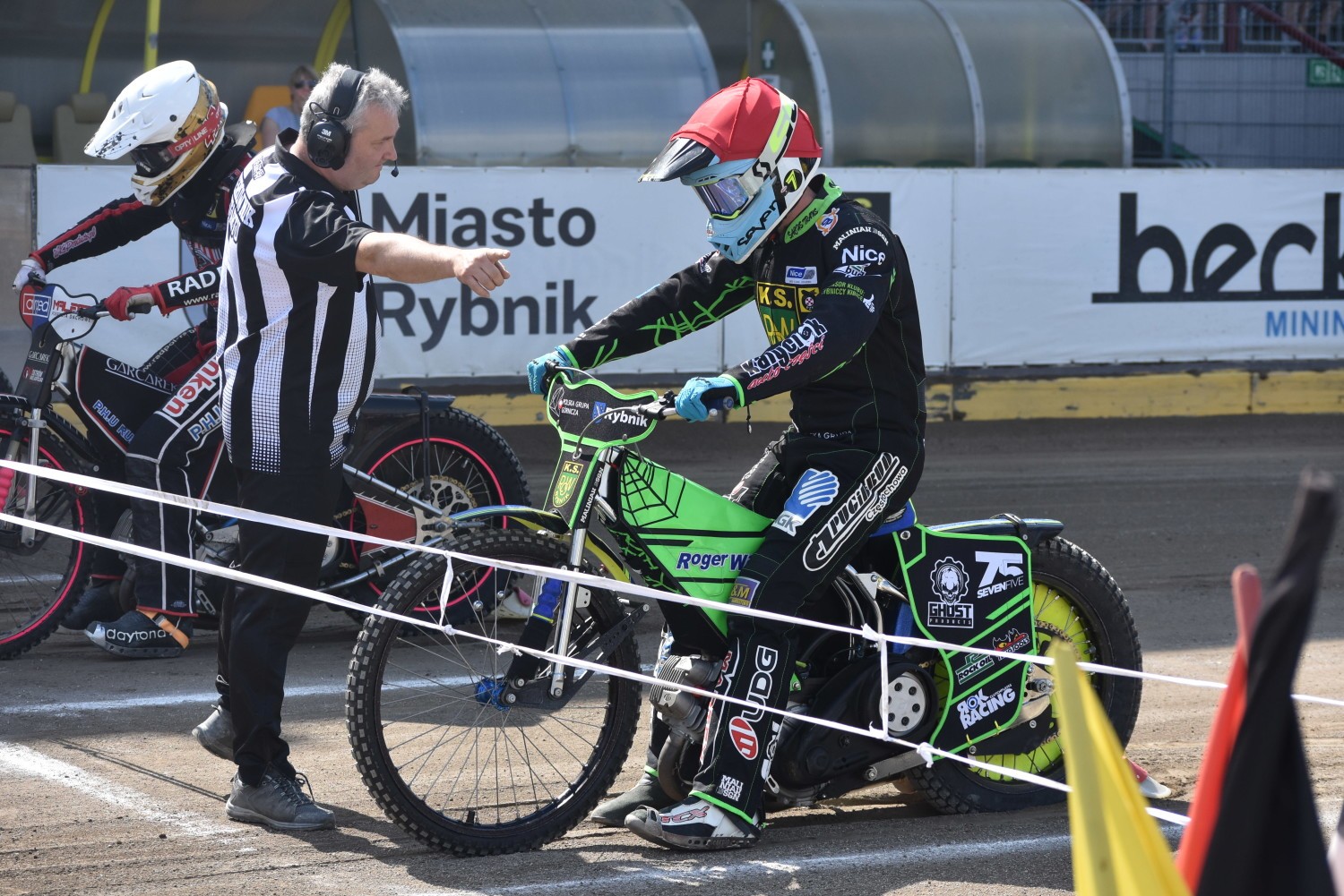 Kibice ROW Rybnik mogą oddawać karnety. Czy warto? Jeśli otworzą stadiony wejdą tylko posiadacze karnetów