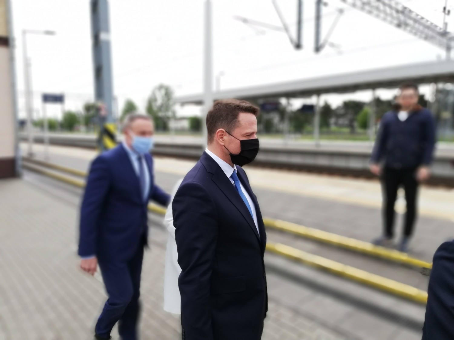 Podczas konferencji padło, między innymi pytanie o styl i pomysł na kampanię wyborczą Rafała Trzaskowskiego i o spadające - jak wynika z ostatnich sondaży - poparcie dla Andrzeja Dudy